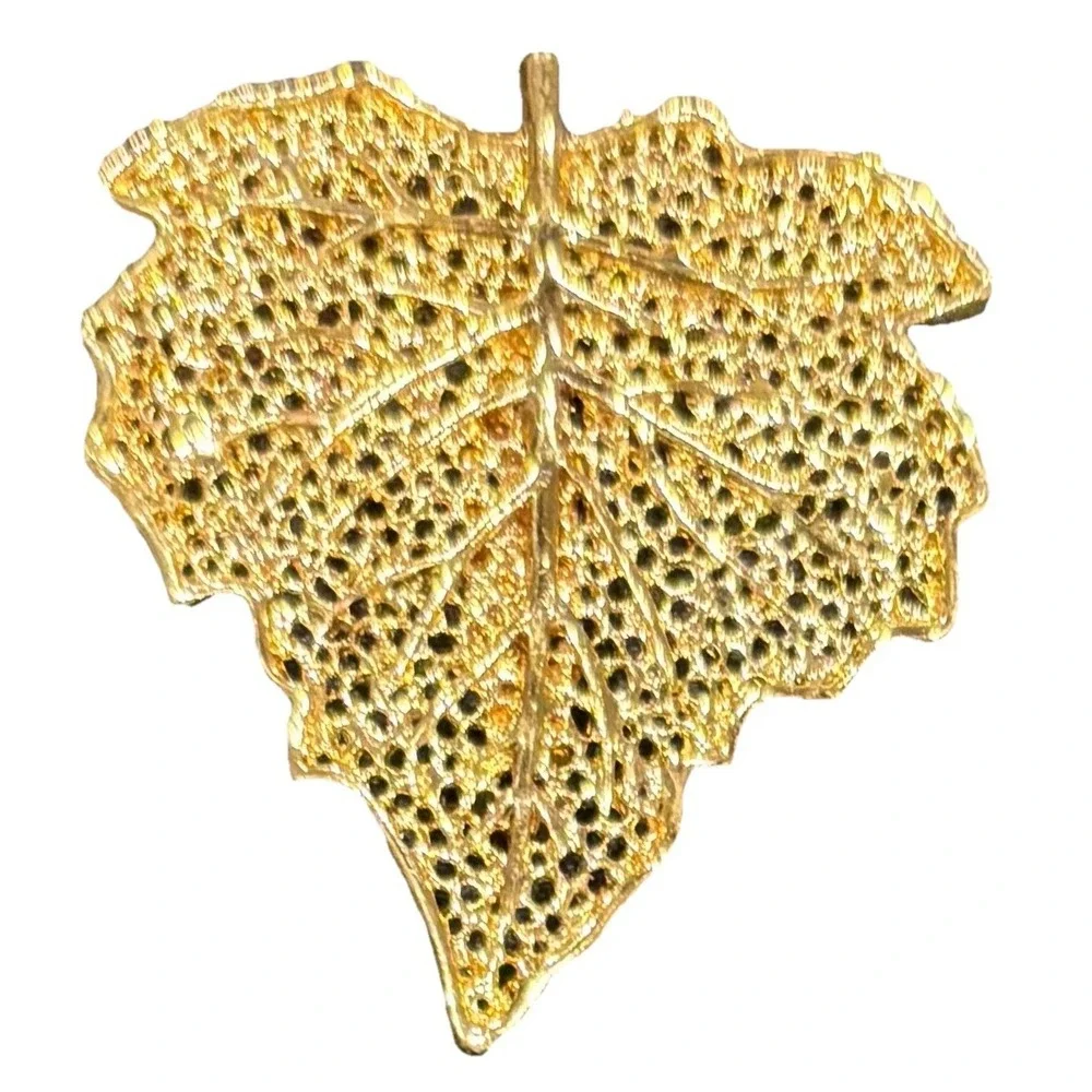 Vintage Gold Tone Maple Leaf Brooch Filigree Pin Jewelry Estate Gift Box